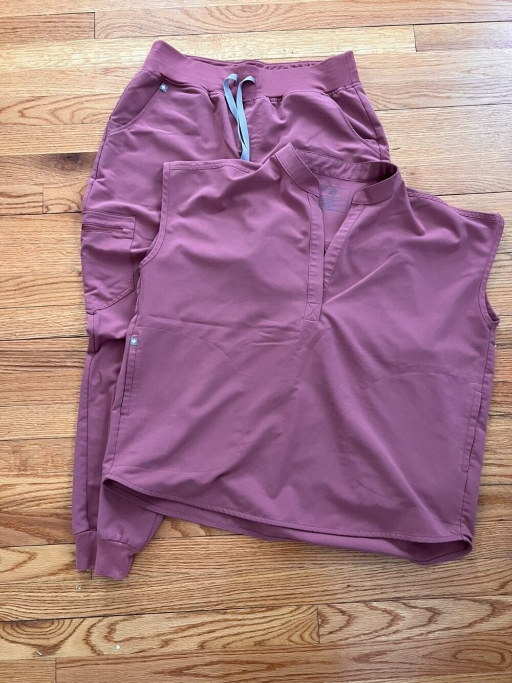 FIGS Mineral Mauve Scrub Set | Women’s Large | Sleeveless Collar Top & Joggers